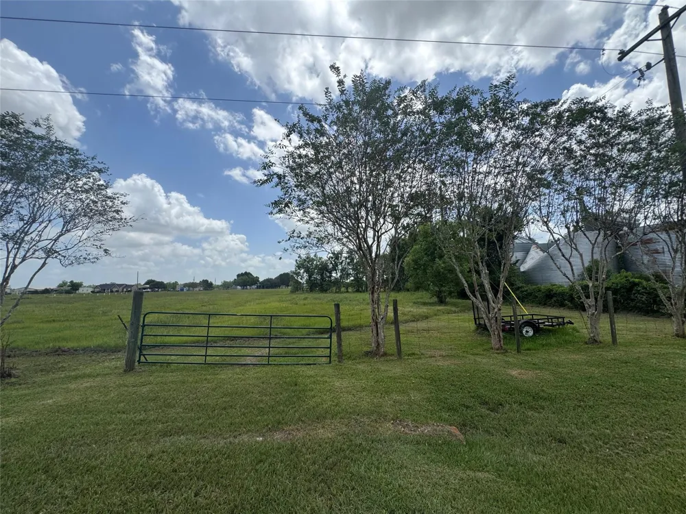 1202 County Road 49 Angleton, TX 77515