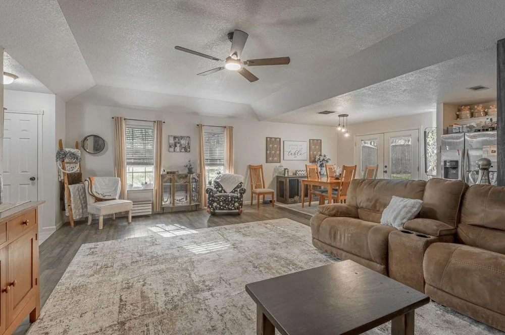 2203 Shannon Drive Huntsville, TX 77320