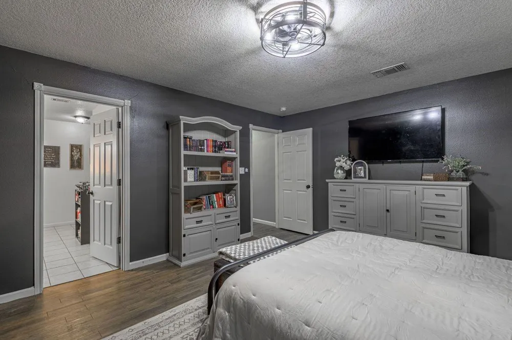 2203 Shannon Drive Huntsville, TX 77320