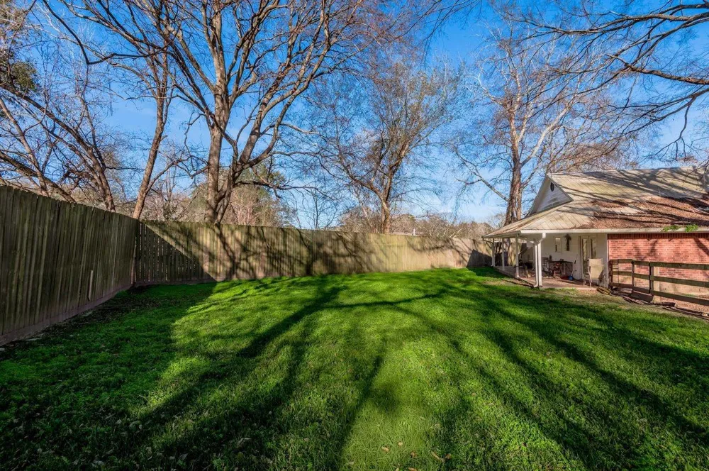 2203 Shannon Drive Huntsville, TX 77320