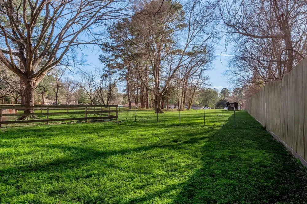 2203 Shannon Drive Huntsville, TX 77320