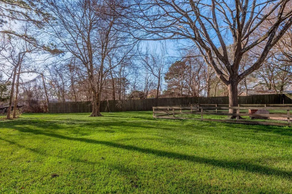 2203 Shannon Drive Huntsville, TX 77320