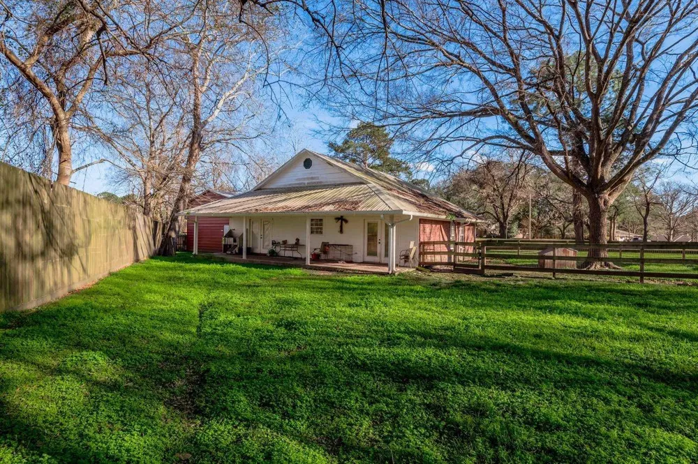 2203 Shannon Drive Huntsville, TX 77320