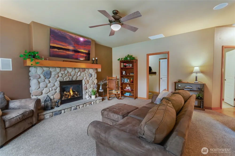 11821 184th Street E Puyallup, WA 98374