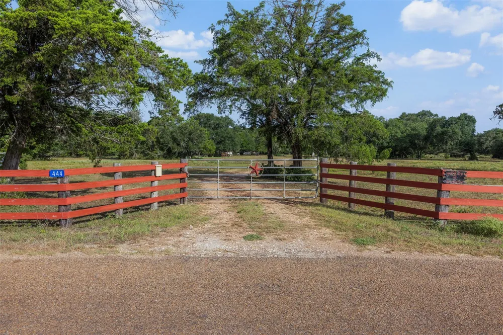444 Nassau Road Round Top, TX 78954