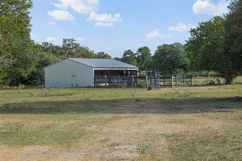 444 Nassau Road Round Top, TX 78954