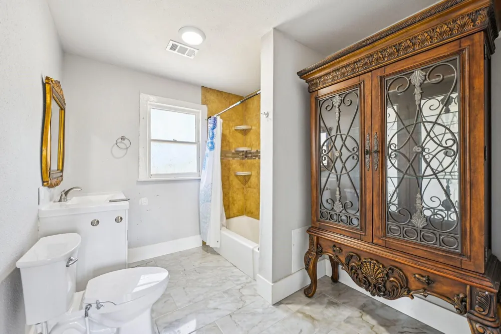 5224 Bernardo De-Galvez Unit B Galveston, TX 77551