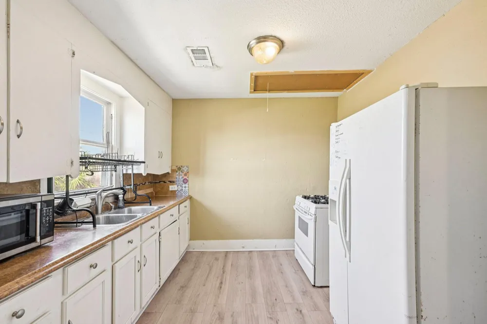 5224 Bernardo De-Galvez Unit B Galveston, TX 77551