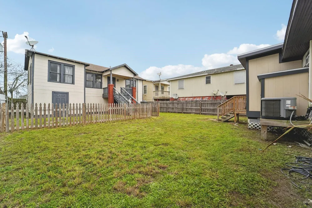 5224 Bernardo De-Galvez Unit B Galveston, TX 77551