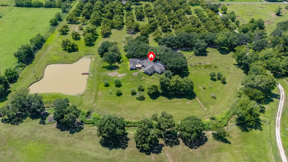 3042 Poskey Road Anahuac, TX 77514
