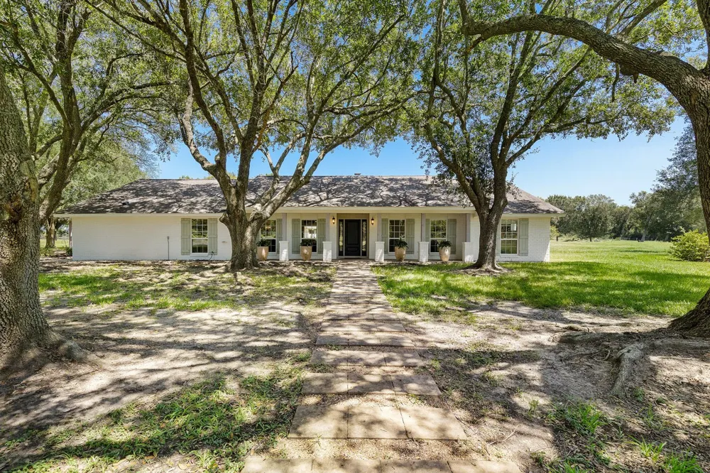 3042 Poskey Road Anahuac, TX 77514