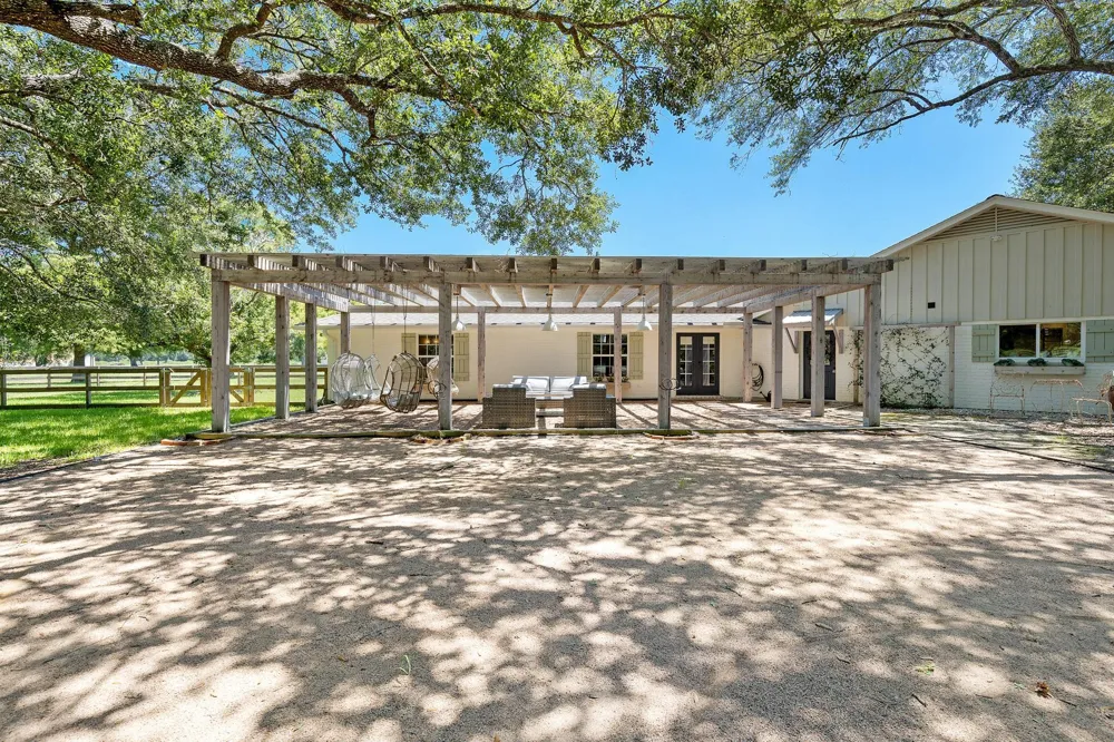 3042 Poskey Road Anahuac, TX 77514