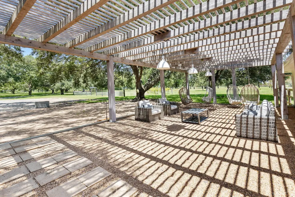 3042 Poskey Road Anahuac, TX 77514