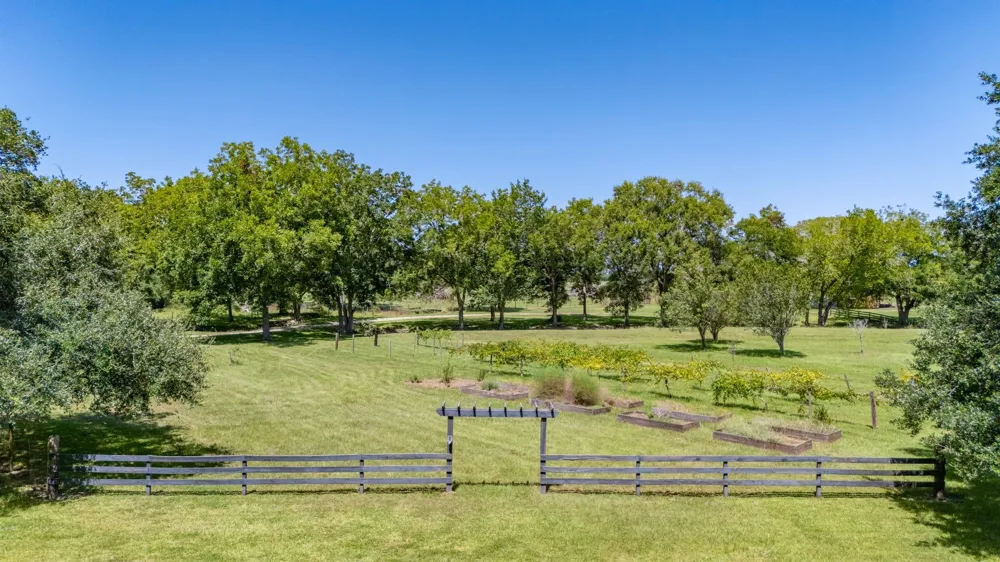 3042 Poskey Road Anahuac, TX 77514