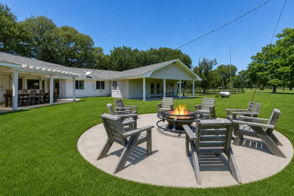 3042 Poskey Road Anahuac, TX 77514