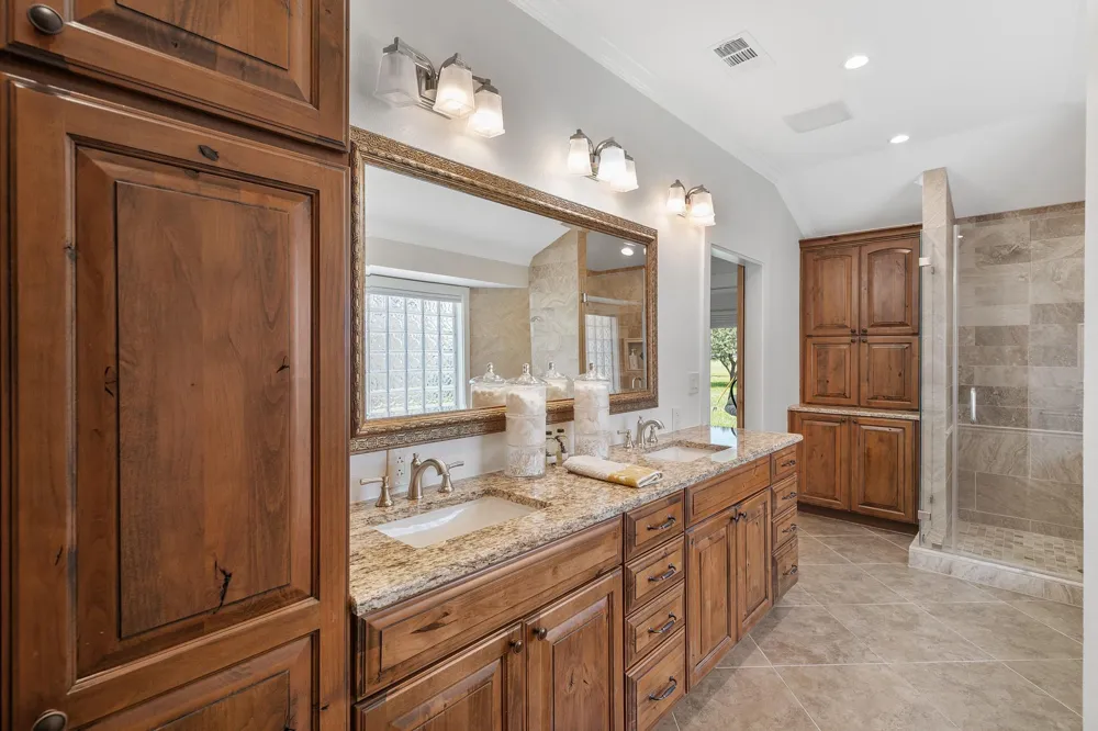3042 Poskey Road Anahuac, TX 77514