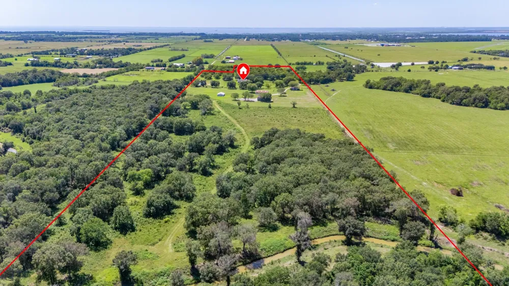 3042 Poskey Road Anahuac, TX 77514