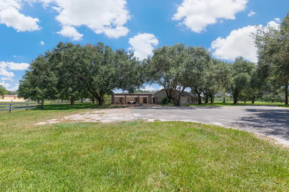 3042 Poskey Road Anahuac, TX 77514