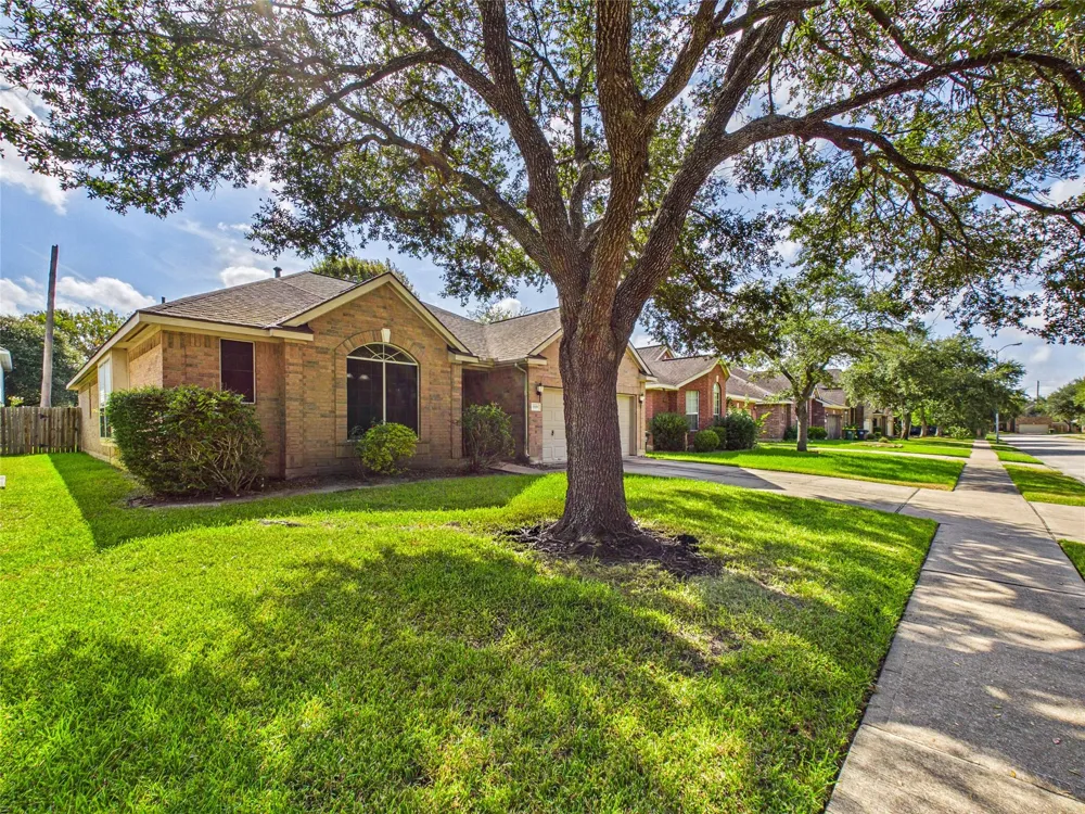 1119 Sussex Trail Pearland, TX 77584