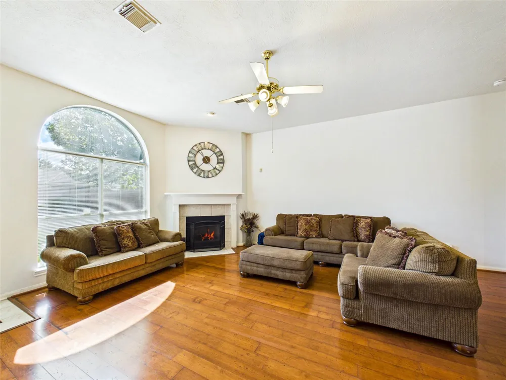 1119 Sussex Trail Pearland, TX 77584