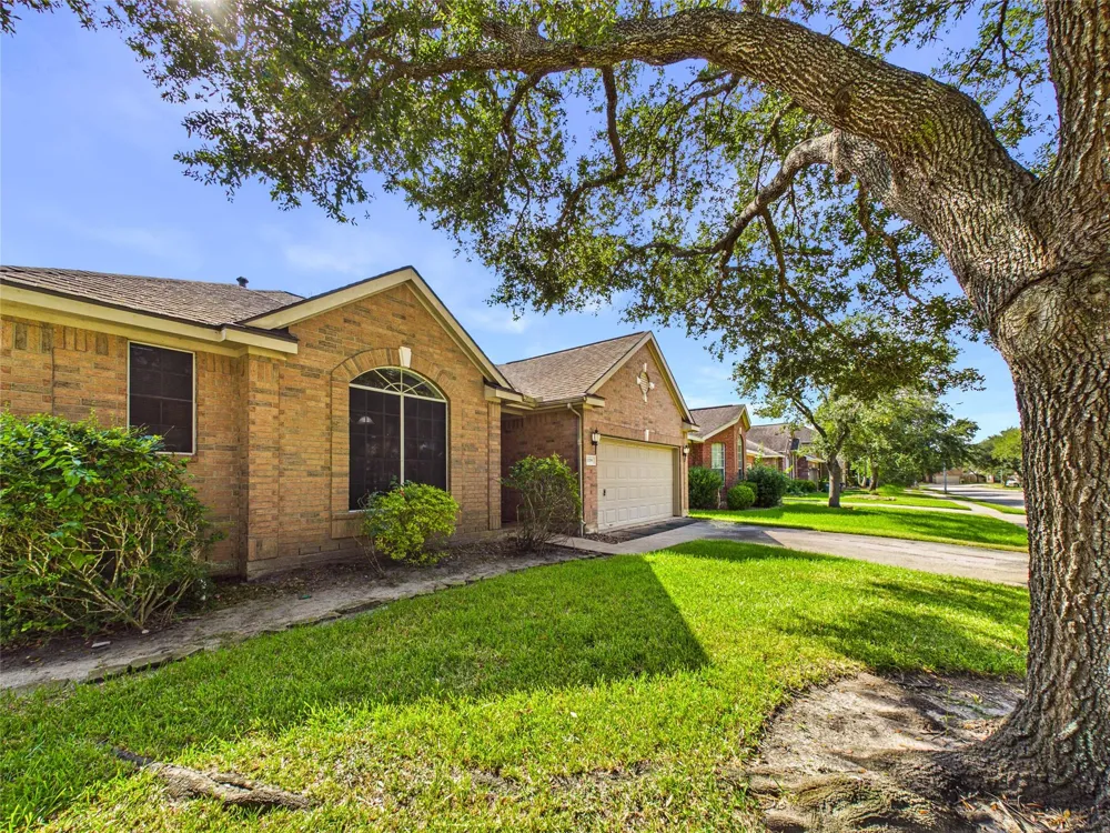 1119 Sussex Trail Pearland, TX 77584