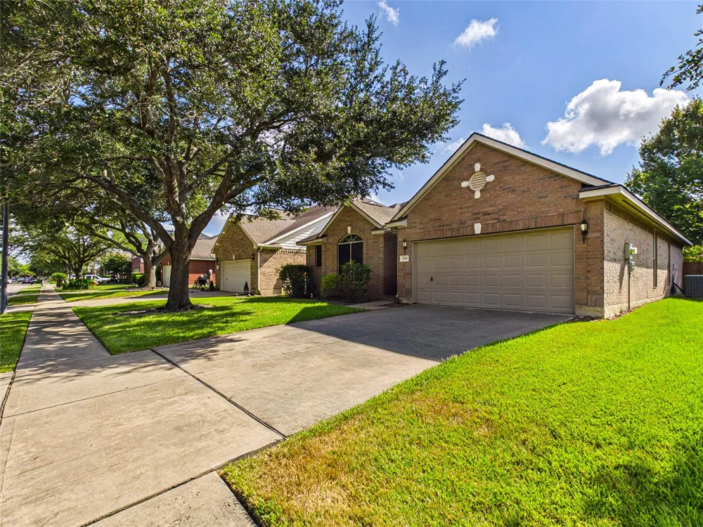 1119 Sussex Trail Pearland, TX 77584