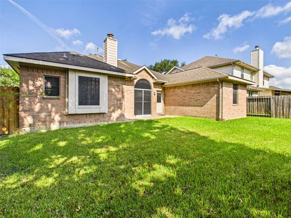 1119 Sussex Trail Pearland, TX 77584