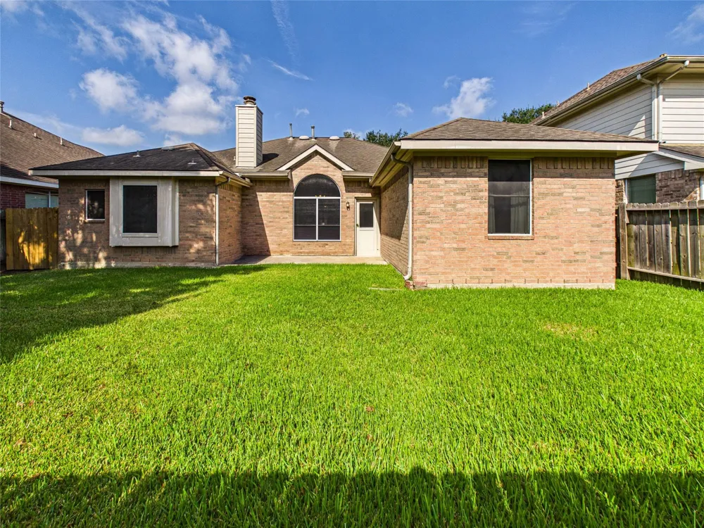 1119 Sussex Trail Pearland, TX 77584