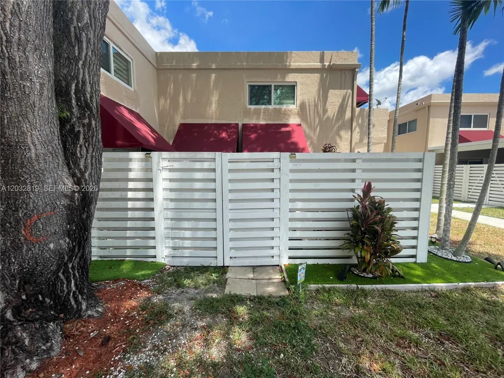 14356 SW 96th Ter Miami, FL 33186