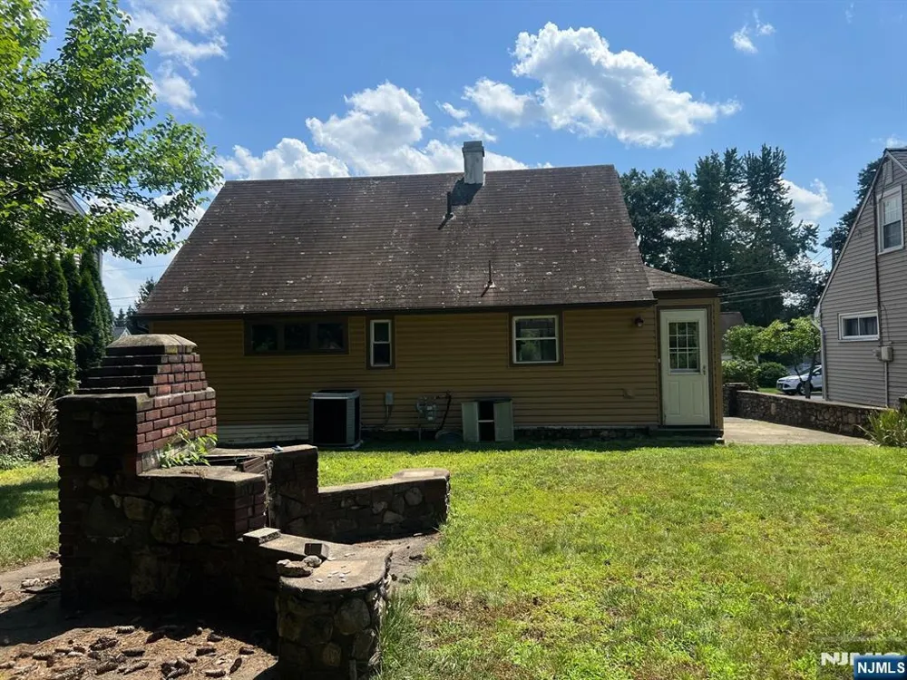 27 Charles Terrace Waldwick, NJ 07463