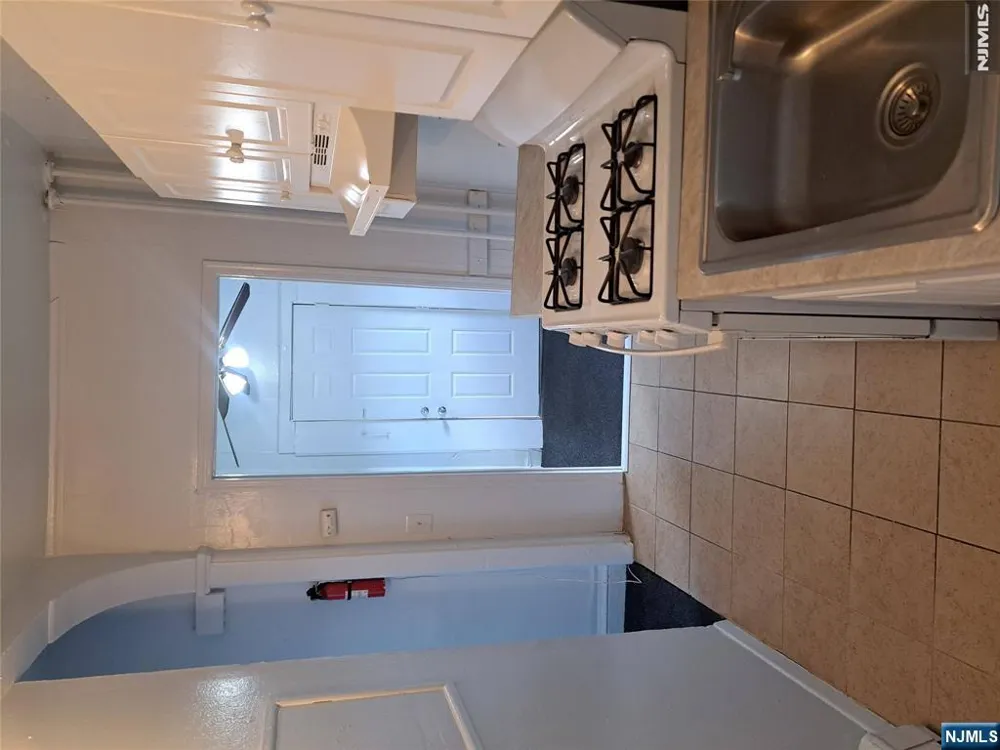 114-116 Myers 1 Hackensack, NJ 07601