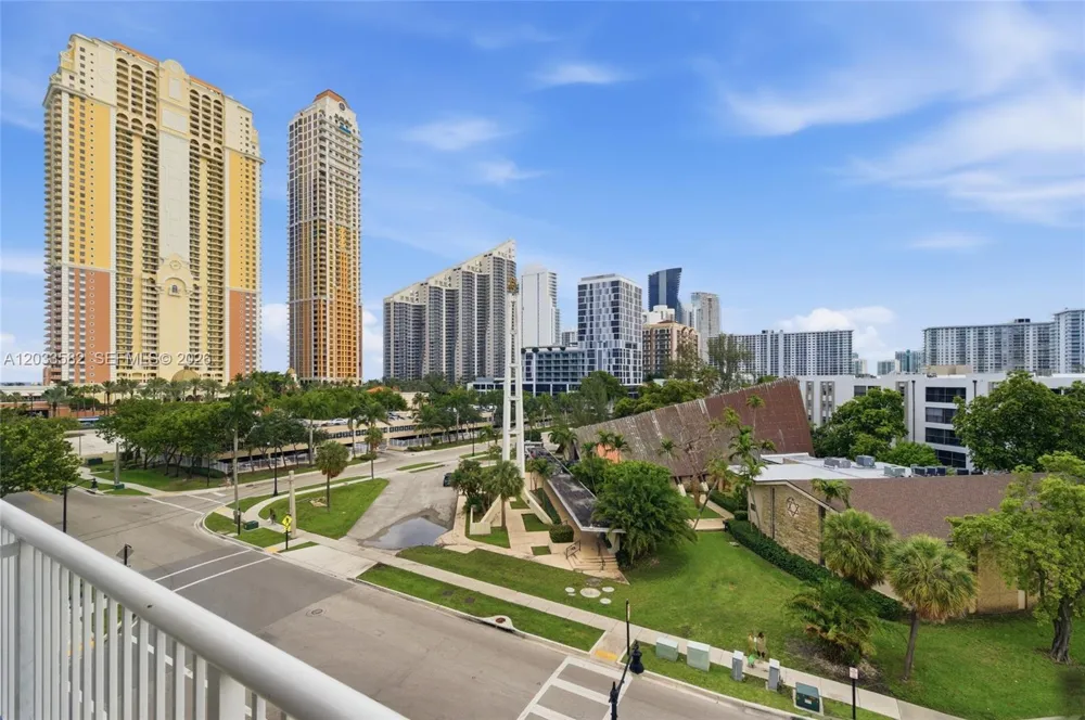 17800 Atlantic Blvd #PH3 Sunny Isles Beach, FL 33160