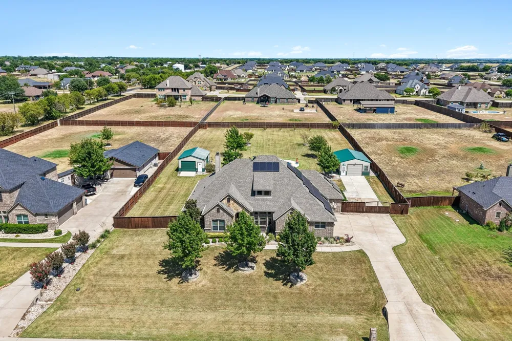 620 Cross Creek Drive Waxahachie, TX 75167