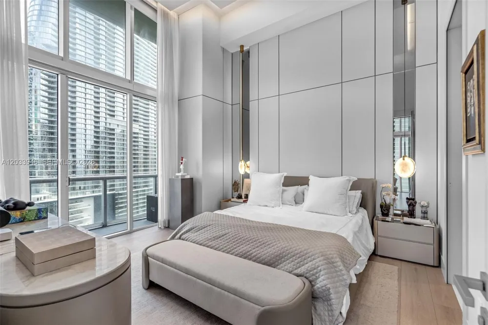475 Brickell Ave #2215 Miami, FL 33131