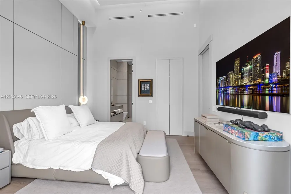 475 Brickell Ave #2215 Miami, FL 33131