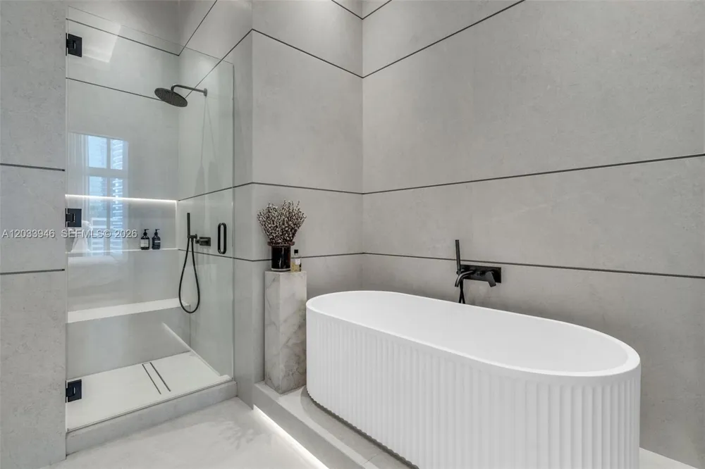 475 Brickell Ave #2215 Miami, FL 33131