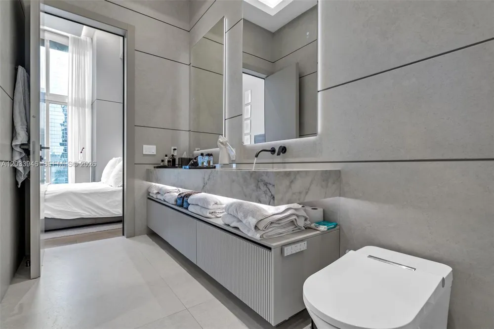 475 Brickell Ave #2215 Miami, FL 33131