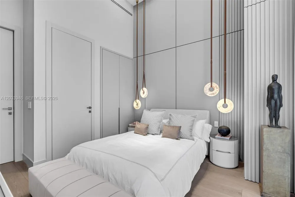475 Brickell Ave #2215 Miami, FL 33131