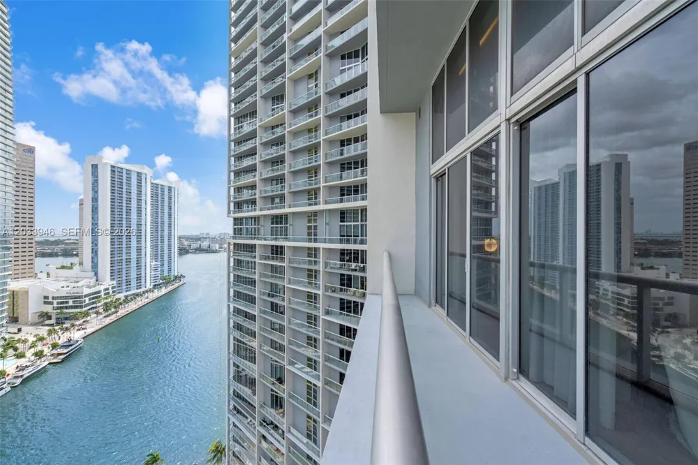 475 Brickell Ave #2215 Miami, FL 33131