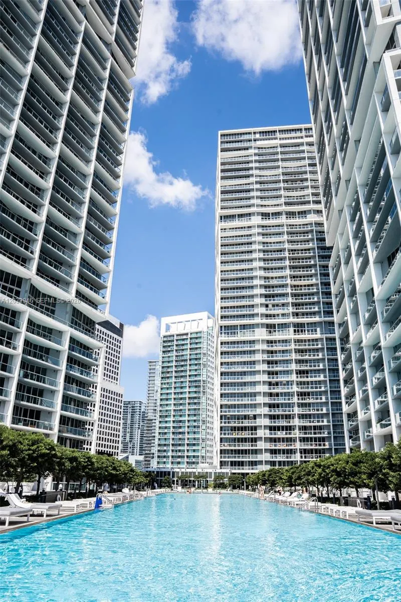 475 Brickell Ave #2215 Miami, FL 33131