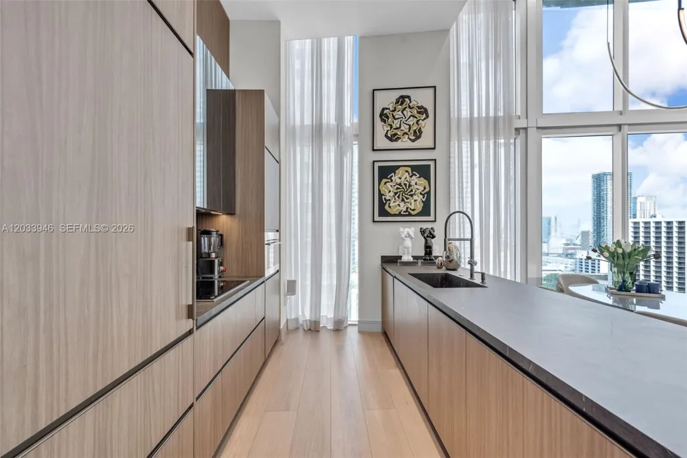 475 Brickell Ave #2215 Miami, FL 33131
