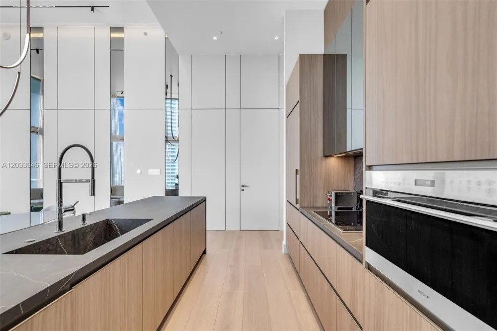475 Brickell Ave #2215 Miami, FL 33131