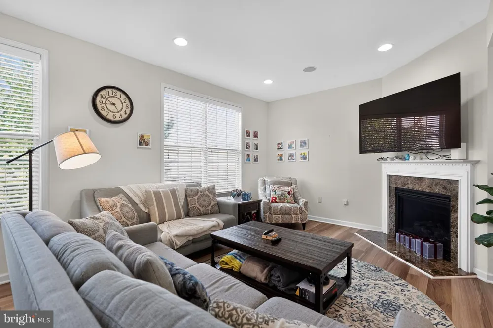 24 MOUNTIE LANE Chesterfield, NJ 08515