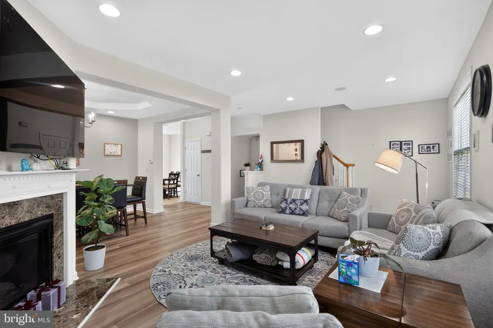 24 MOUNTIE LANE Chesterfield, NJ 08515