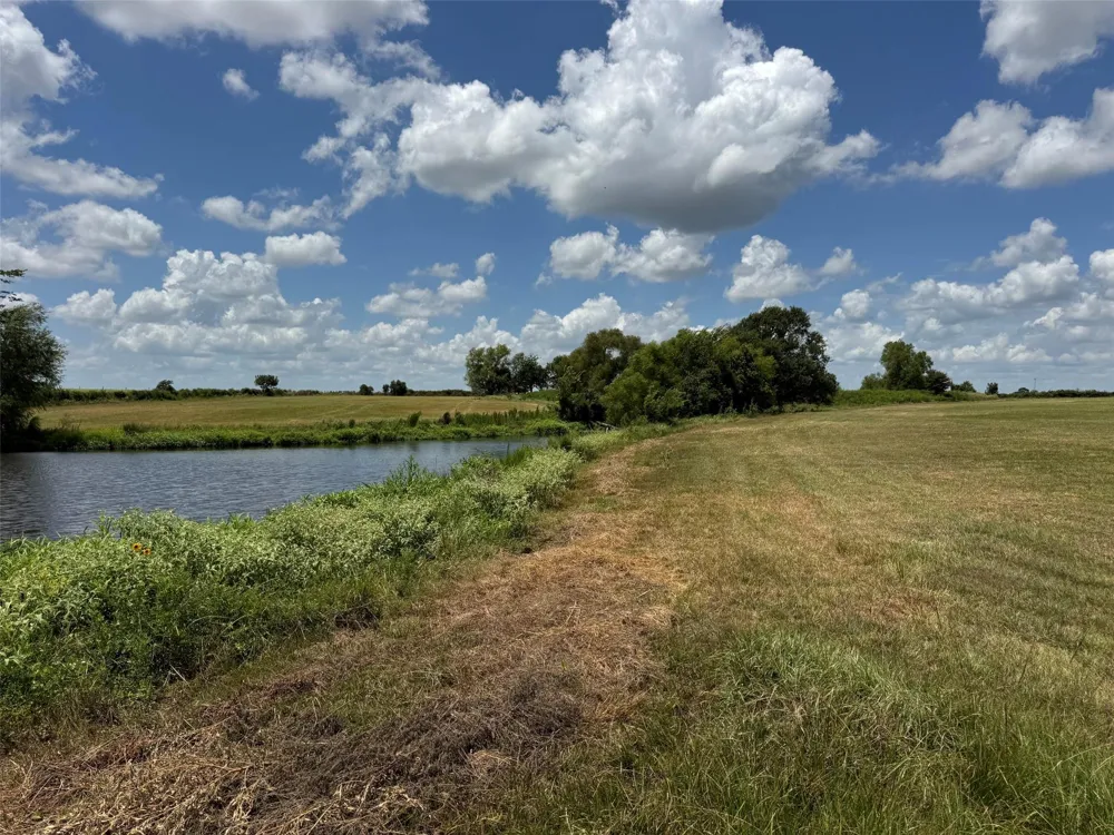 24233 Nine Bar Road Hempstead, TX 77445