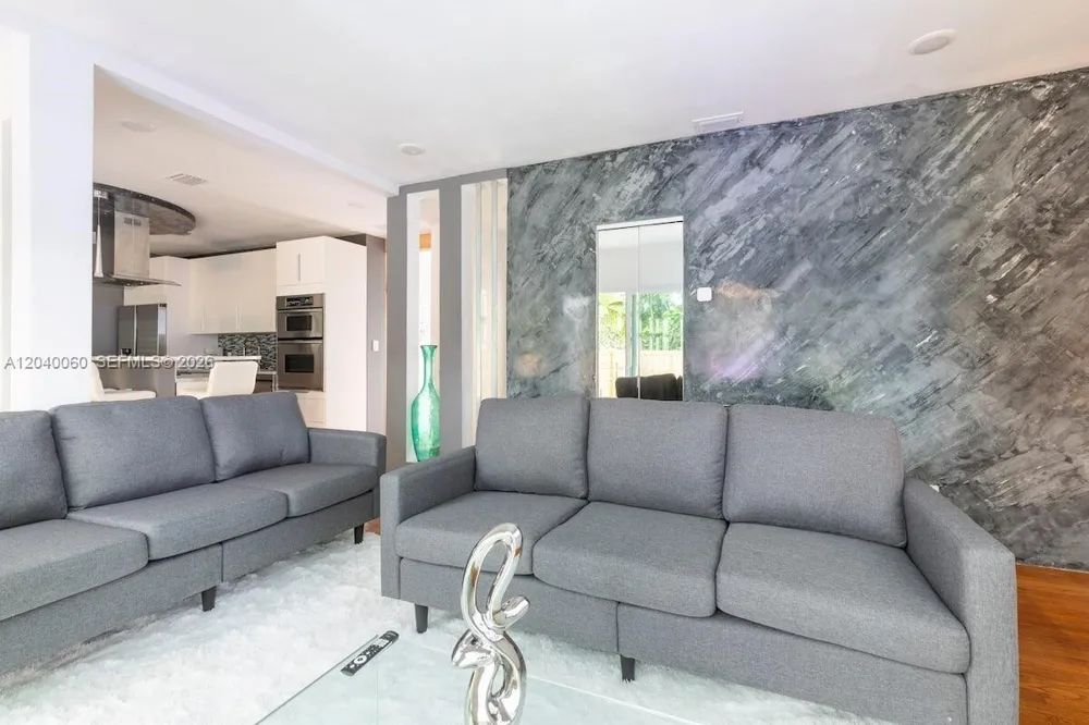 1232 NE 16th Ter Fort Lauderdale, FL 33304