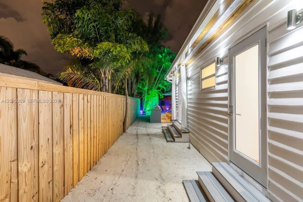 1232 NE 16th Ter Fort Lauderdale, FL 33304