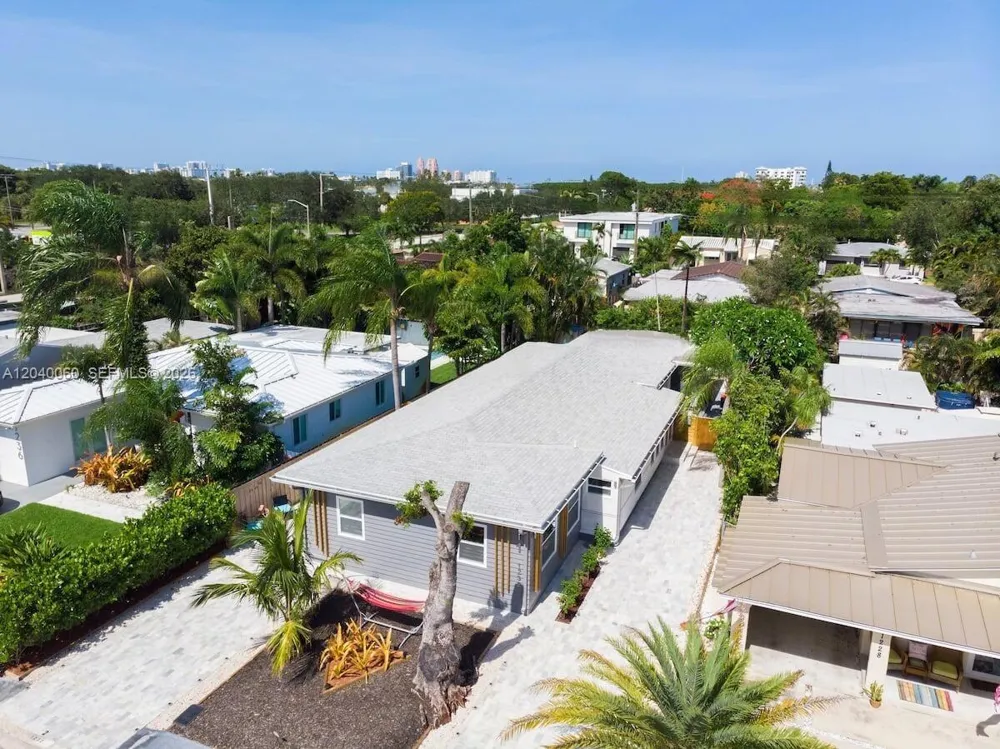 1232 NE 16th Ter Fort Lauderdale, FL 33304