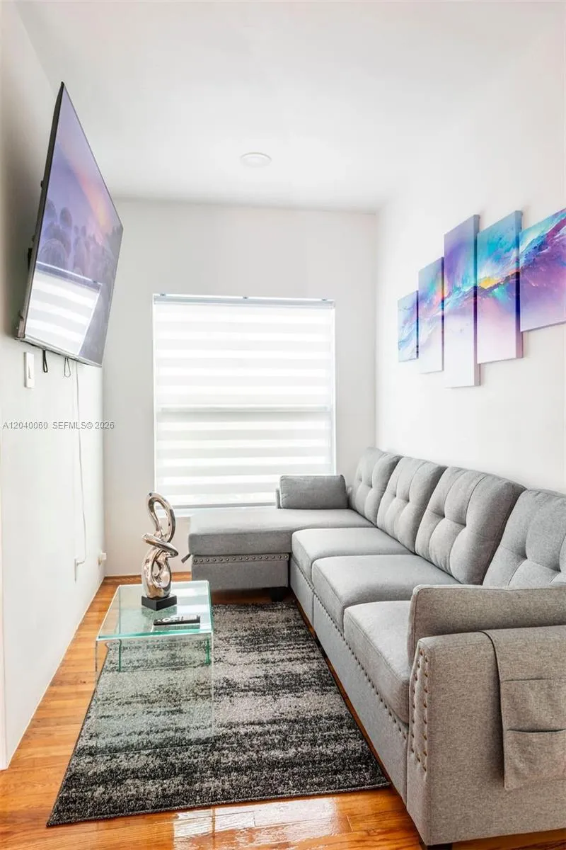 1232 NE 16th Ter Fort Lauderdale, FL 33304
