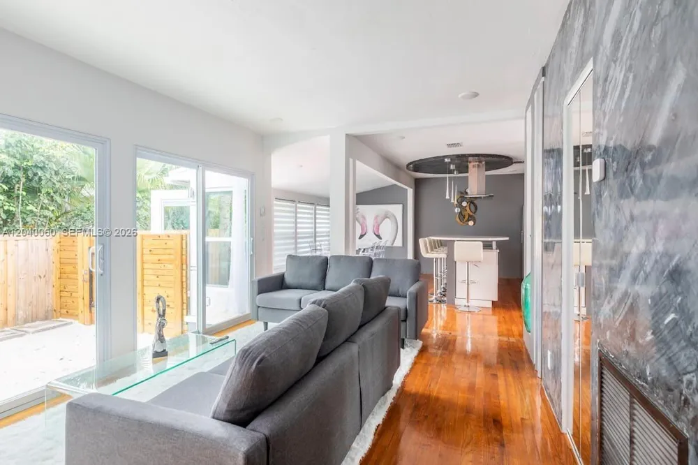 1232 NE 16th Ter Fort Lauderdale, FL 33304